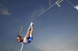 开云体育直播-F1街道赛焦点战启示录，鹈鹕防守引擎如何锁死76人进攻方程式