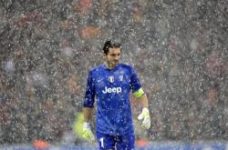 开云体育-冰与火的对决，当吉林的坚韧遇上费城的星光，利拉德关键回合诠释巨星本色