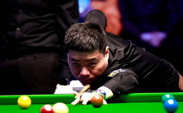 包含压力大赛即将打响：谁能胜出成为焦点的词条