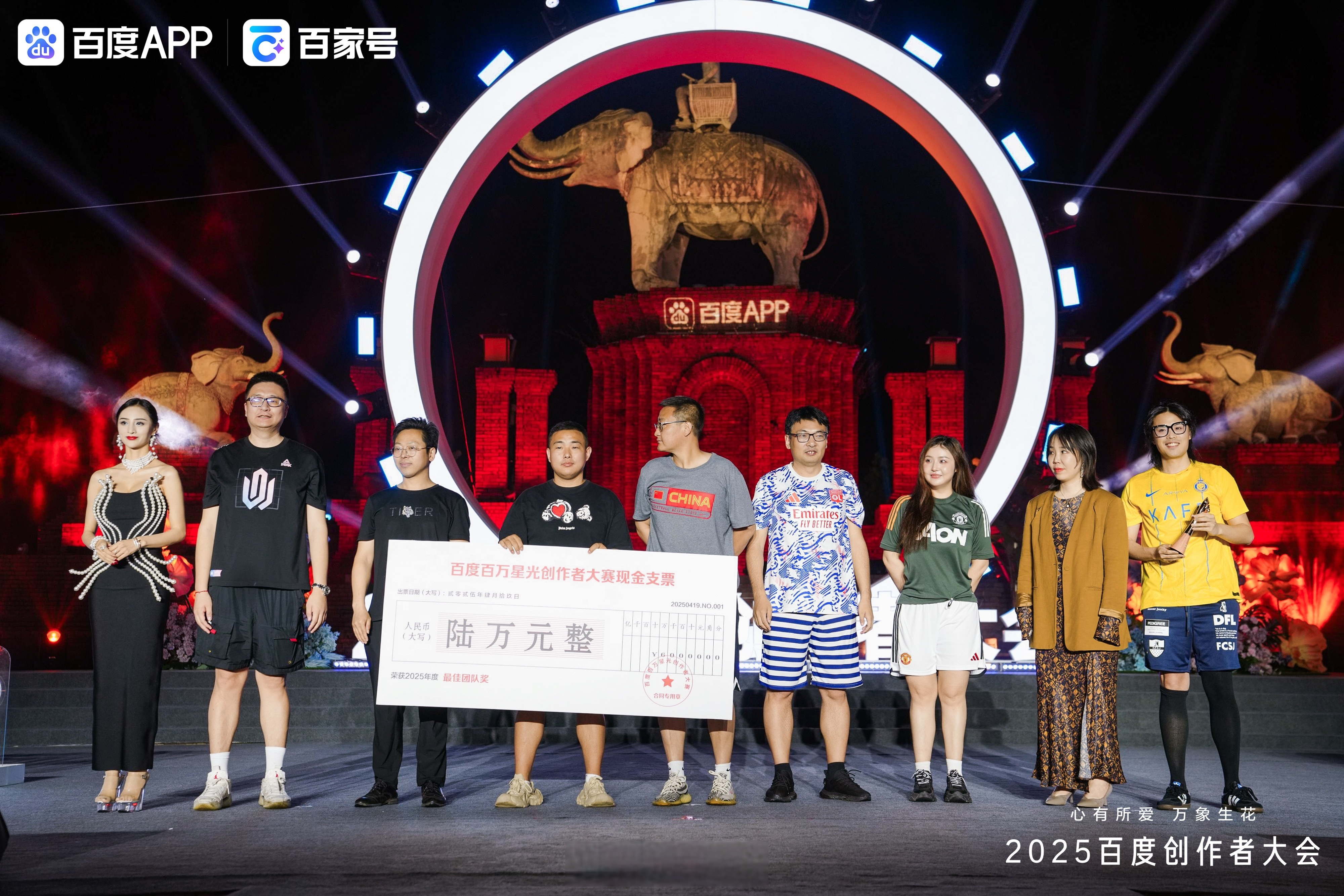 顶级巨星群策群力,冠军称霸赛场的简单介绍 顶级巨星群策群力,冠军称霸赛场的简单介绍
