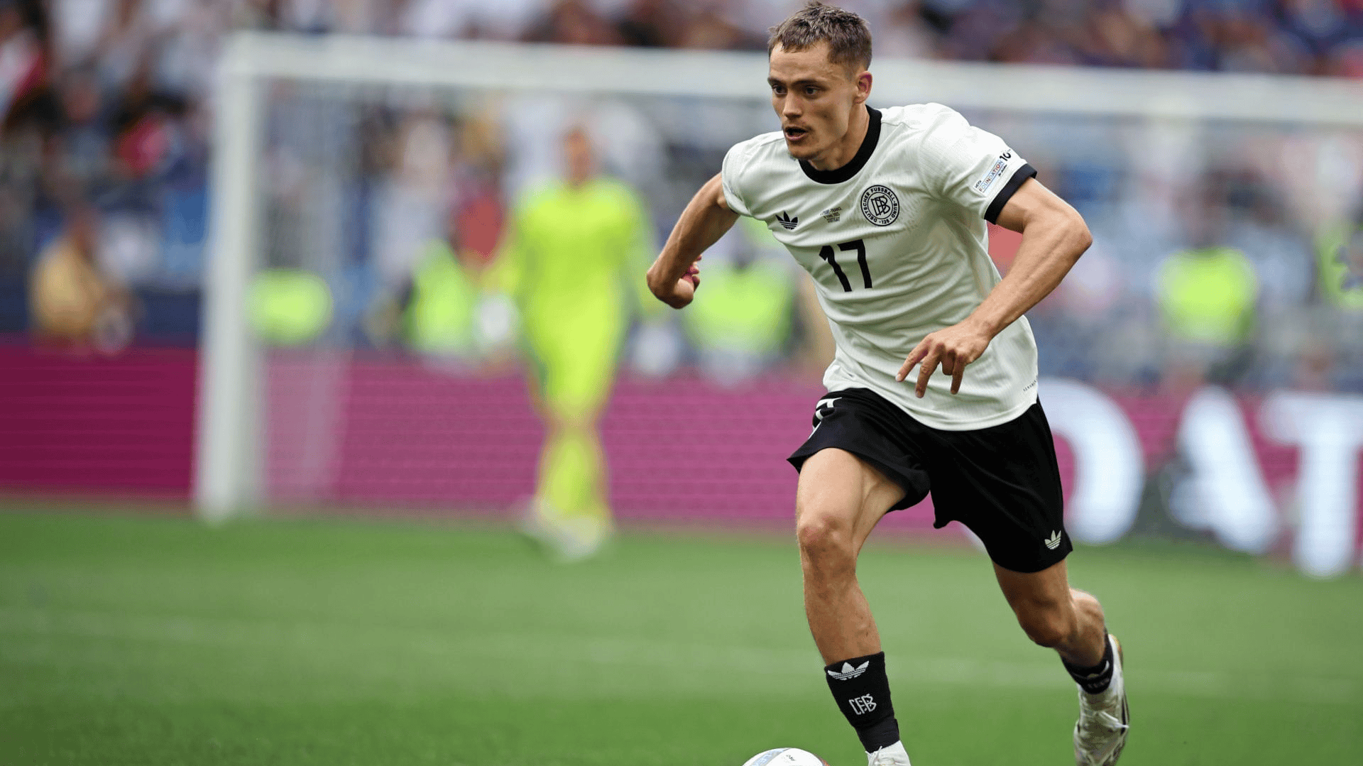 卢森堡队欧预赛逆袭,大胜黑山 卢森堡队欧预赛逆袭,大胜黑山