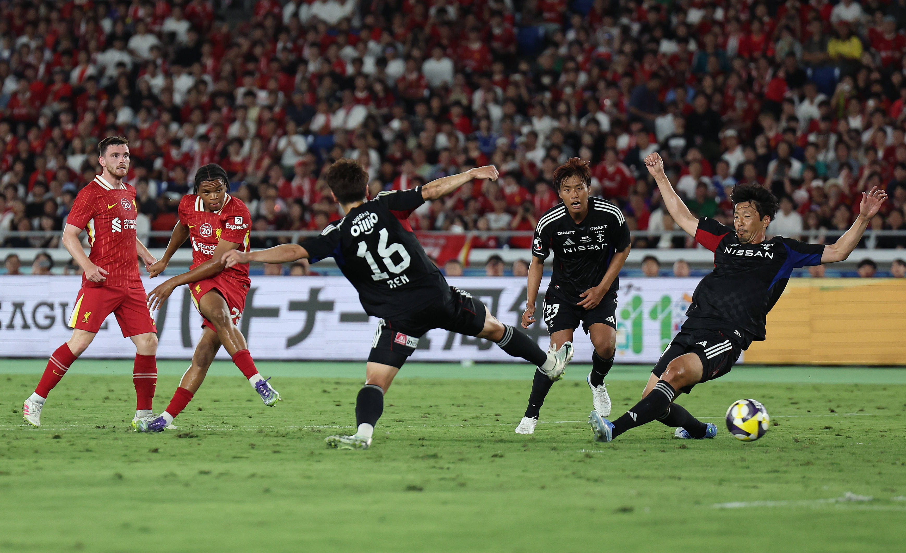 利物浦大胜对手,领先优势保持不变 利物浦大胜对手,领先优势保持不变