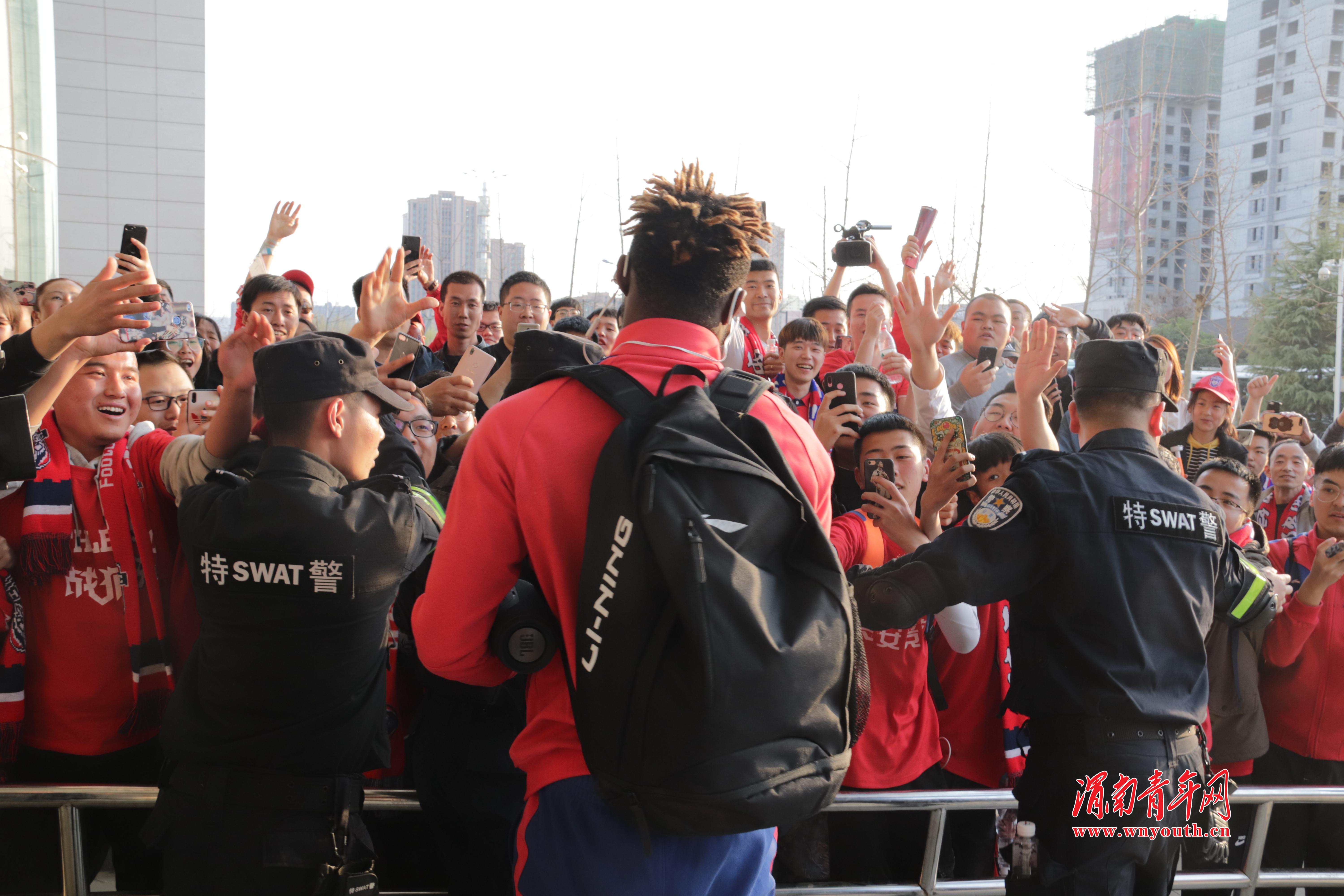 青岛黄海迎来关键一战,捍卫主场荣誉 青岛黄海迎来关键一战,捍卫主场荣誉