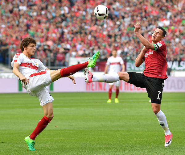 瓦伦西亚门将神勇扑救,力保球门安全的简单介绍 瓦伦西亚门将神勇扑救,力保球门安全的简单介绍